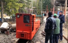 我廠的礦用電機車邁出國門，走向非洲。