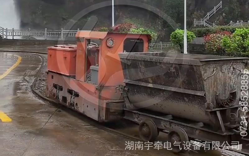5吨蓄电池矿用电机车锡矿运行视频